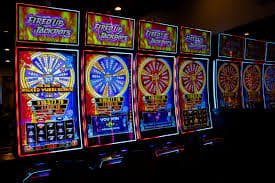 Antarmuka aplikasi mobile totogaming dengan menu login dan navigasi permainan